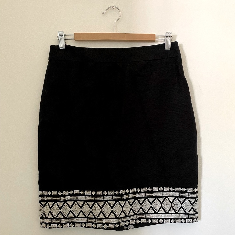 ♠️ Kate Spade ♠️ Shirt the rules skirt. Tribal embroidered trim. Size: 8